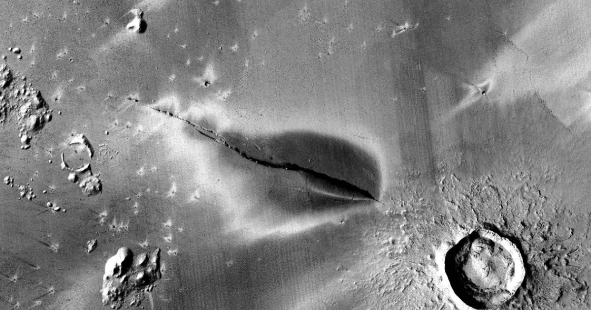 "Recent" volcanic eruption on Mars boosts subsurface life hypothesis